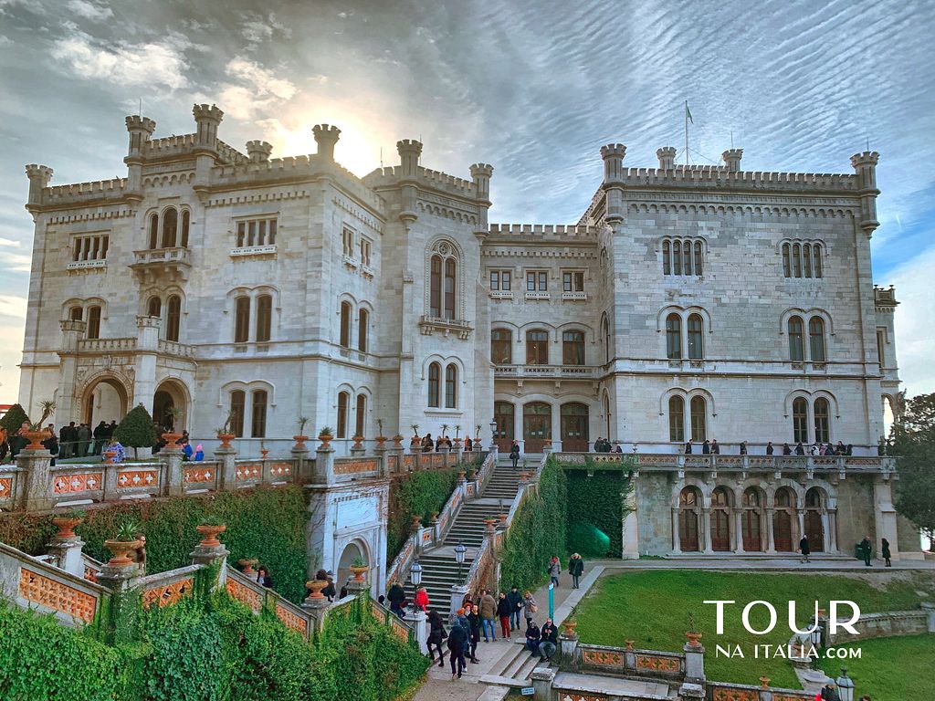 https://tournaitalia.com/wp-content/uploads/2019/01/FRIULI-VENEZIA-GIULIA-castello-miramare-trieste_9.jpg