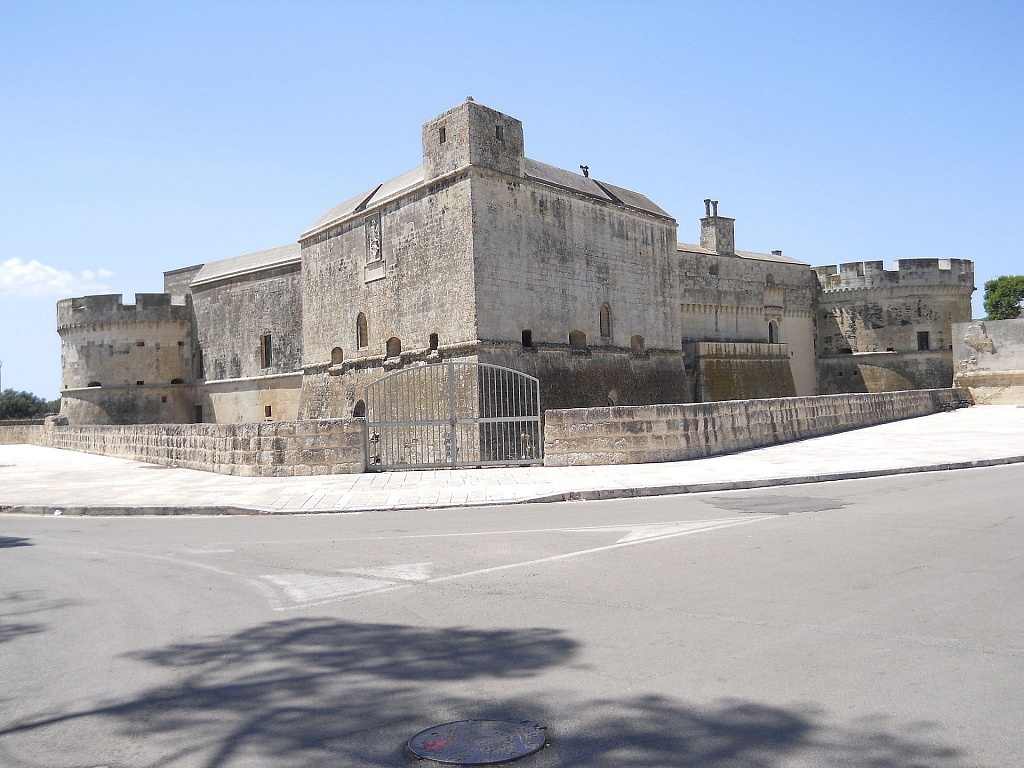 Um passeio pela cidade fortificada de Acaya