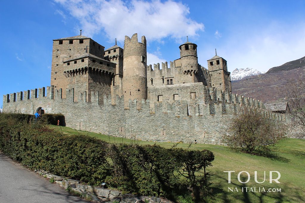 https://tournaitalia.com/wp-content/uploads/2021/03/Valle-Daosta-CASTELO-castello_32.jpg