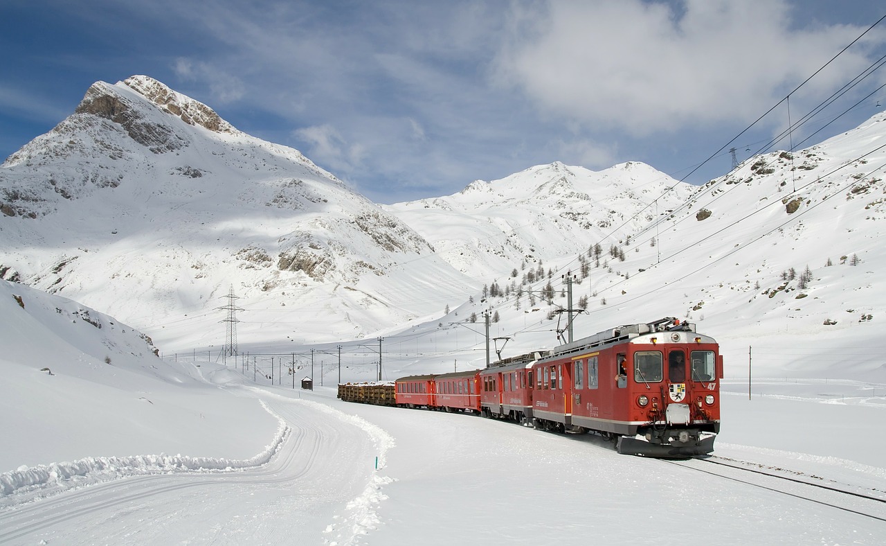 Um guia para viajar no Trem Bernina Express entre Itália e Suiça