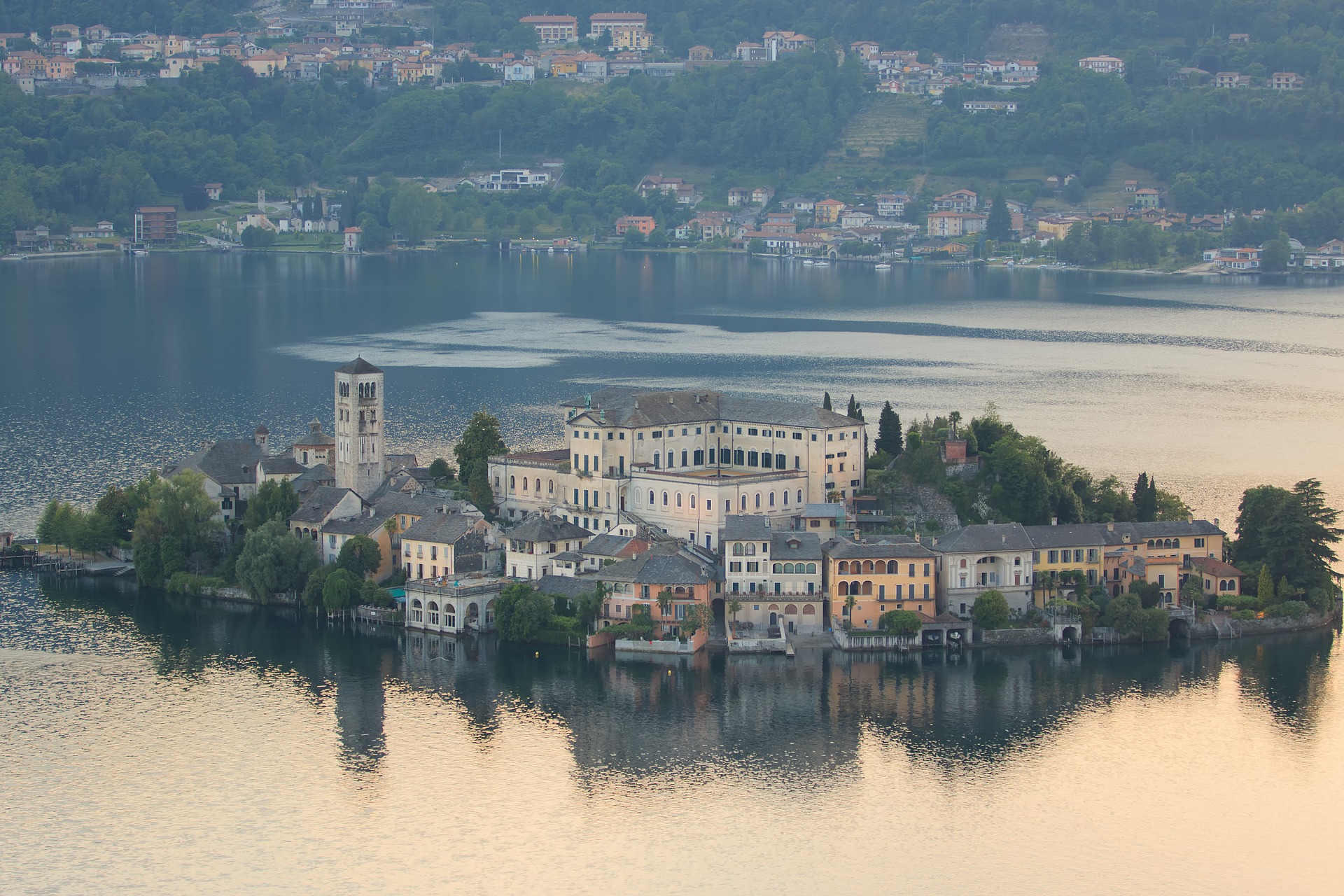 https://tournaitalia.com/wp-content/uploads/2022/03/lago-orta.jpg